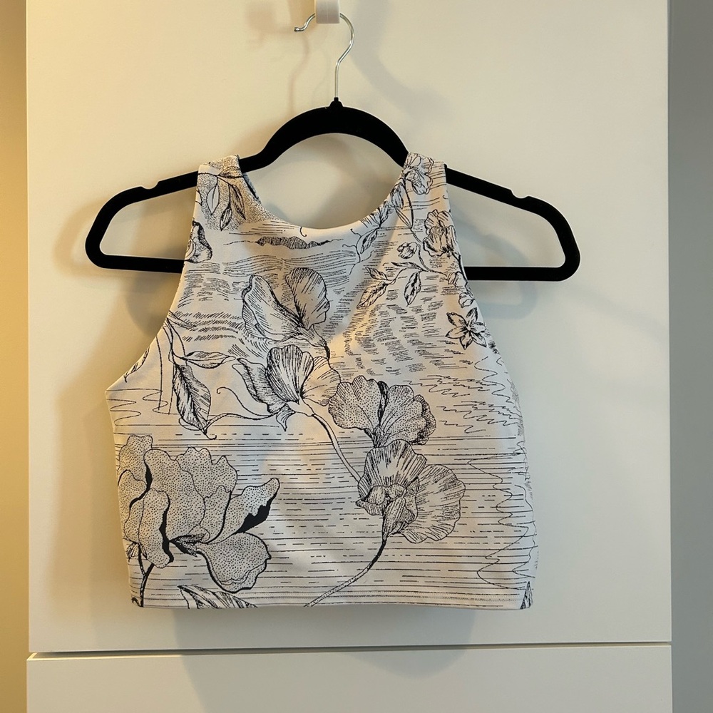 Athleta Black and White Floral Sports Tank - Large